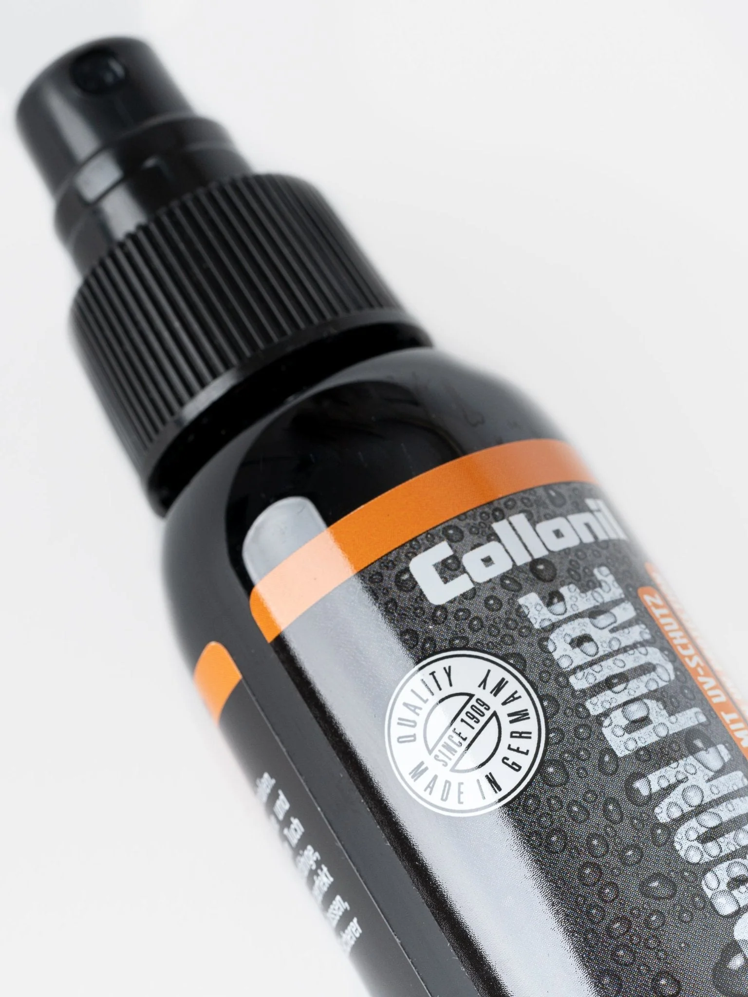 The Collonil Carbon Pure Spray - 100ml - Image 4