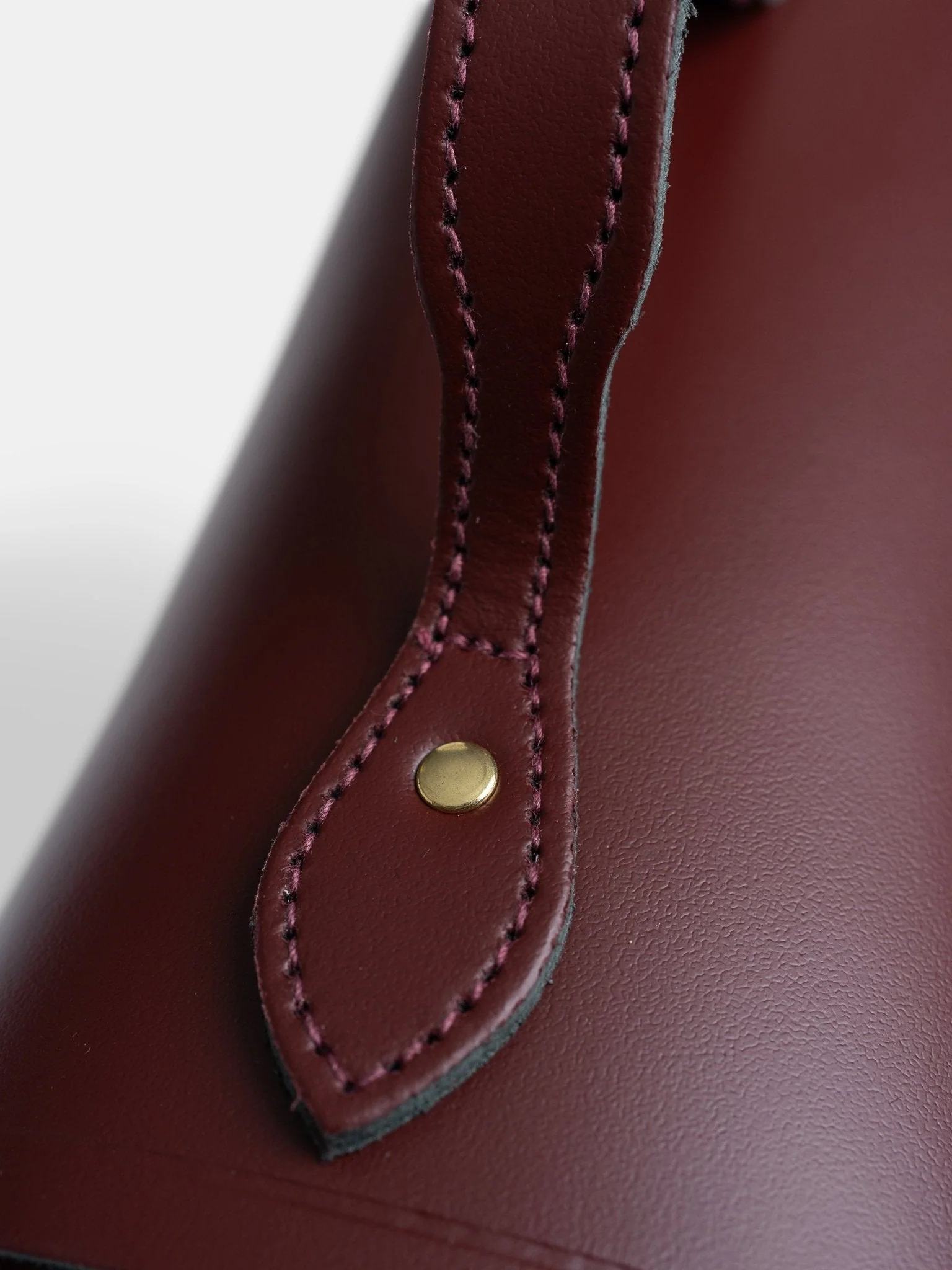 The Traveller - Oxblood - Image 8